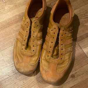 Adidas samba brown size 9 no laces